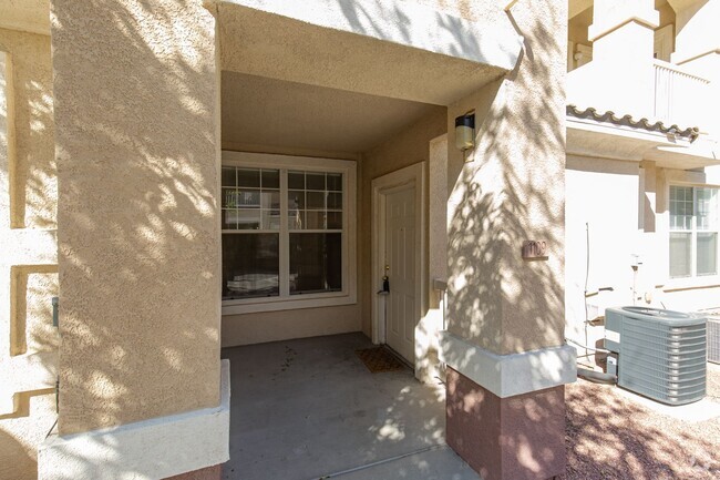 Building Photo - Three bedroom unit in gated community with... Rental