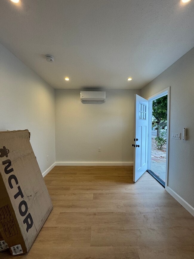Photo - 10293 Drumcliff Ave