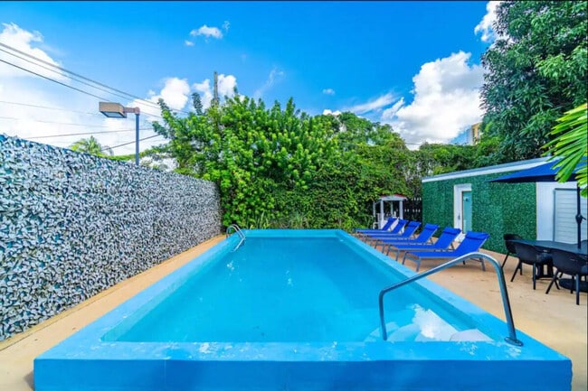 Photo - 979 SW 11th St Unidad ID1323999P