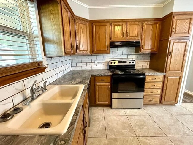 Photo - 1420 Windsor Dr