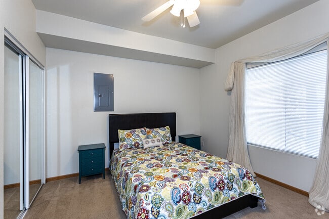 1BR, 1BA - 630 SF