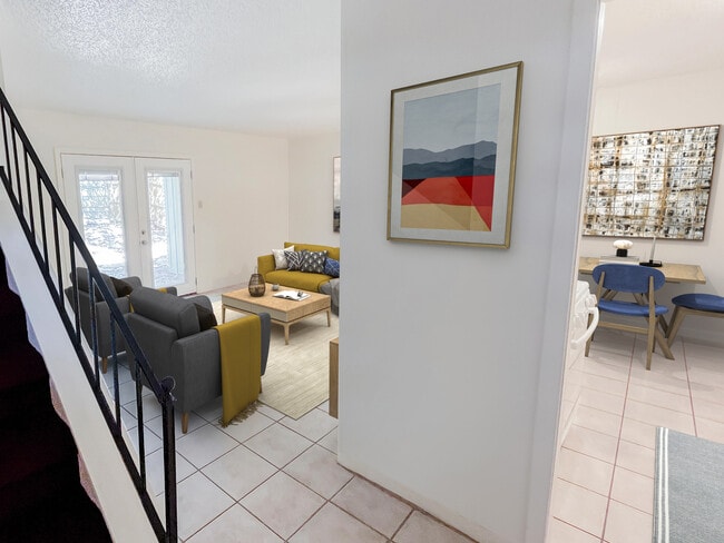 Open floor plan living area - 2802 Westhill Dr