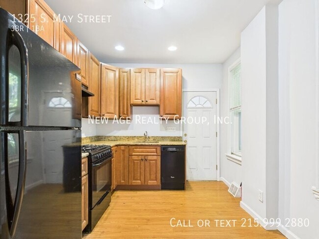 Photo - 1325 S May St