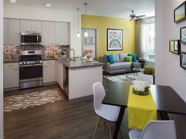 Photo - The Paramount Platinum Triangle