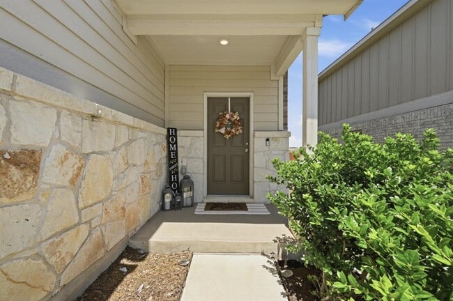 Photo - 632 Pepperbark Loop