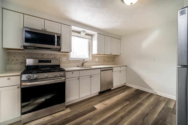 Photo - 211 Andora Dr