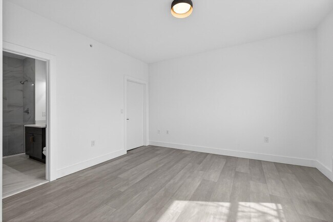 Photo - 43-45-45 W 32nd St Unidad 501