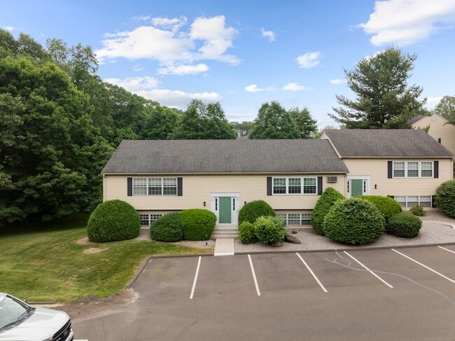 Building Photo - 28 Brantwood Dr Rental