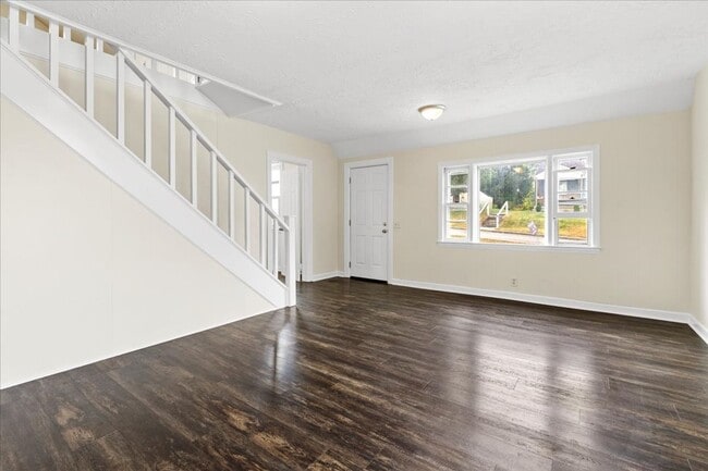 Photo - Three Bedroom Available May 11th  In Radford