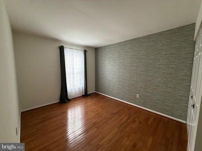 Photo - 52 Faraday Dr