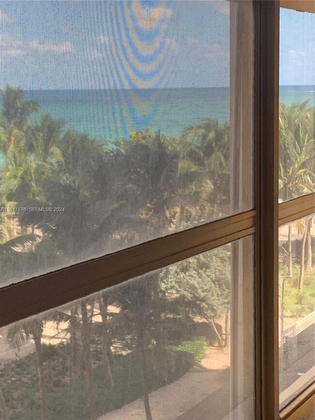 Photo - 19201 Collins Ave Unidad 323