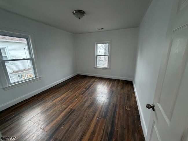 Photo - 726 E 6th St