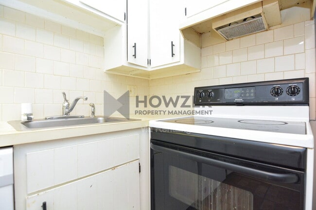 Photo - 215 Winter St Unit 4j