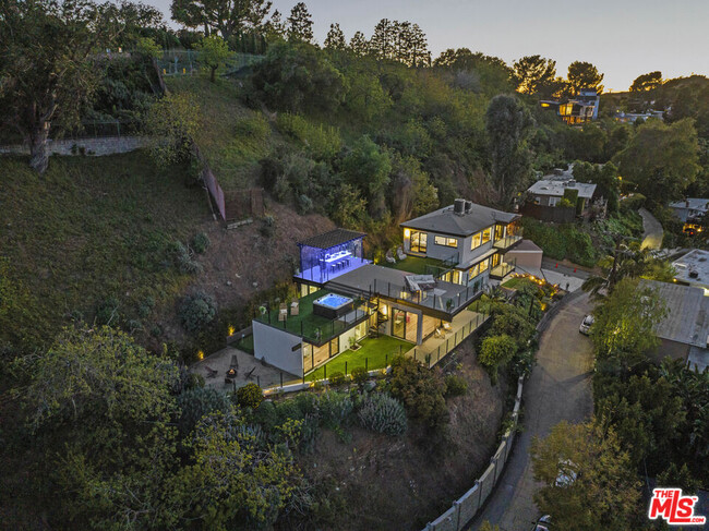 Building Photo - 7308 Pacific View Dr Rental
