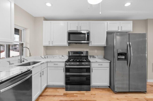 Photo - 118 N Curley St