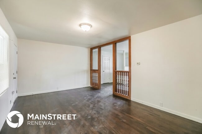 Photo - 11021 Newton Ave