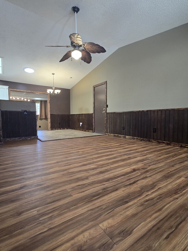 Photo - 697 Bluerock Rd