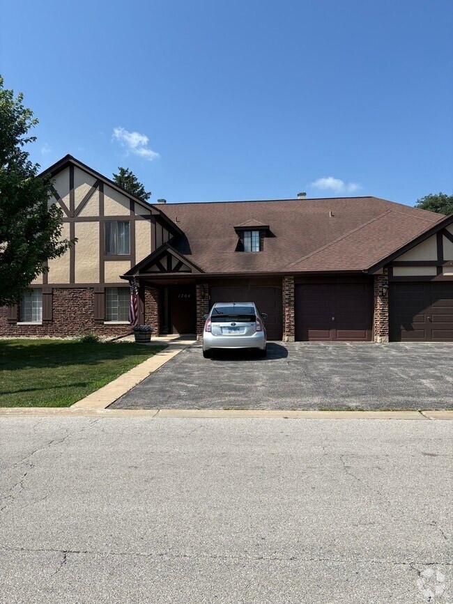 Building Photo - 1704 Lakecliffe Dr Unit B Rental