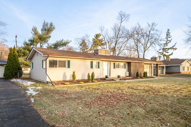 Photo - 18248 Farmington Rd