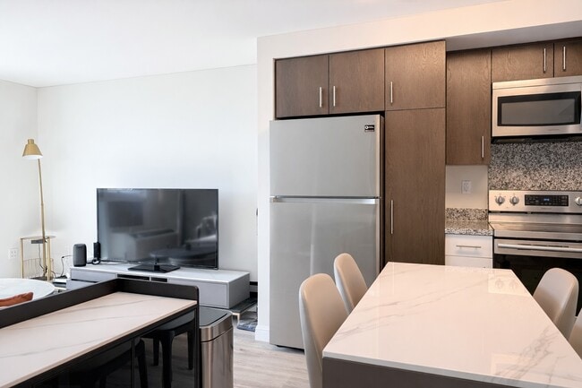 Photo - 988 Halekauwila St