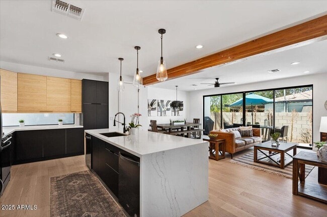 Photo - 220 W Monterosa St