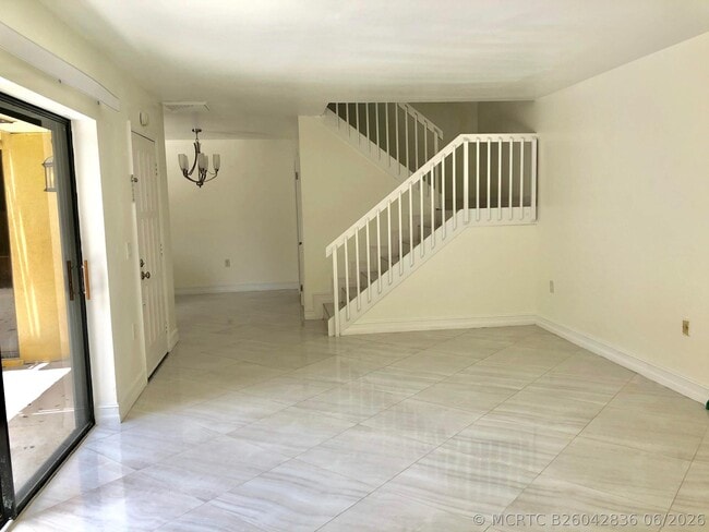 910 9th Way