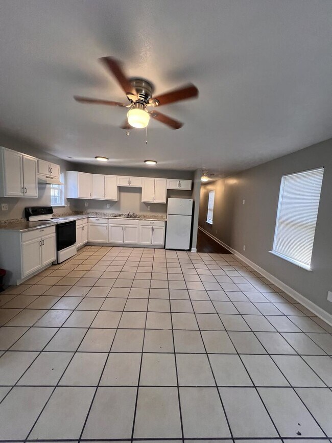 2718 Montgomery St Unidad 2720 Montgomery Street