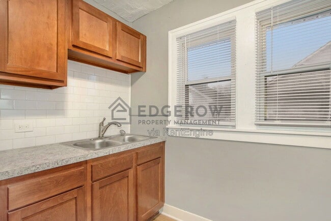 Photo - 666 Myrtle St NW