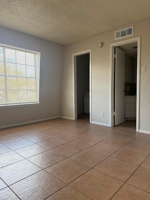 Photo - 311 E 31st St Unidad 303B