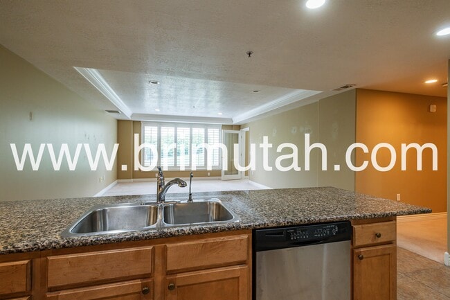 Photo - 3075 E Kennedy Dr