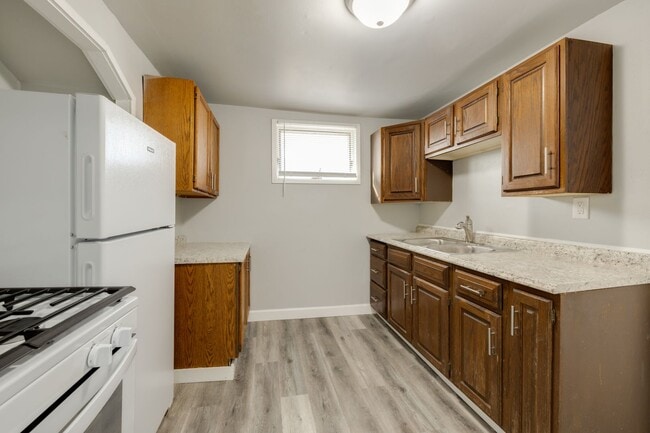 Photo - 231 W Follett St Unit 2