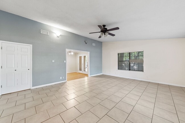 Photo - 121 Lake Vista W