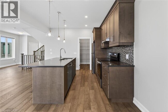 Photo - 3951 Mitchell Cres