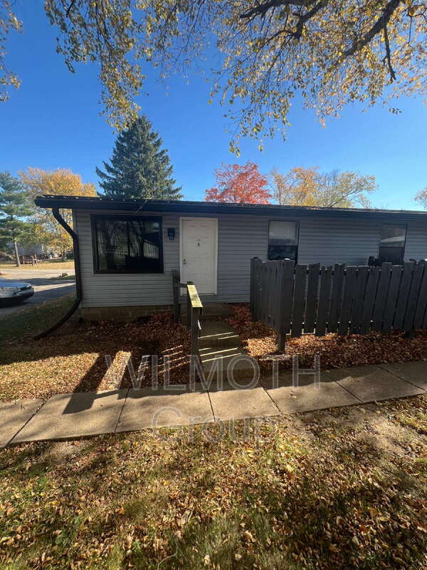 Building Photo - 2000 Indianapolis Rd Unit 62