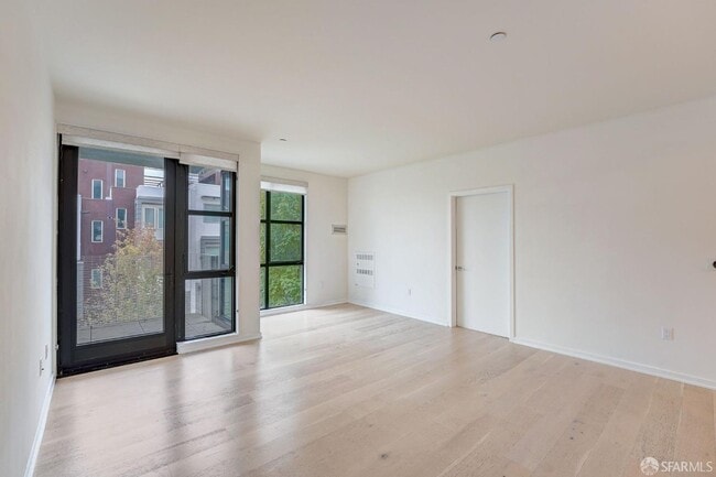 Photo - 451 Donahue St