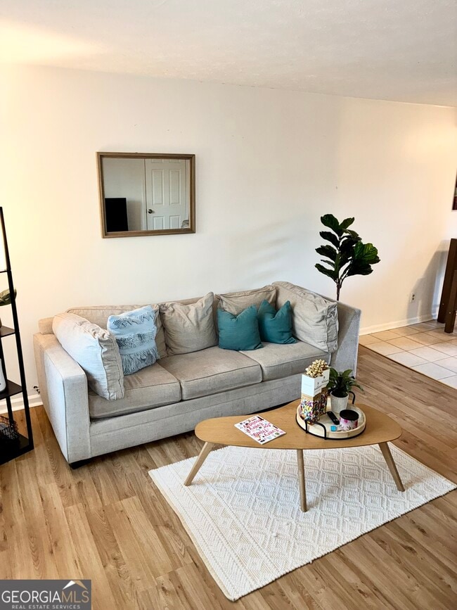 Photo - 1859 Williams Ave