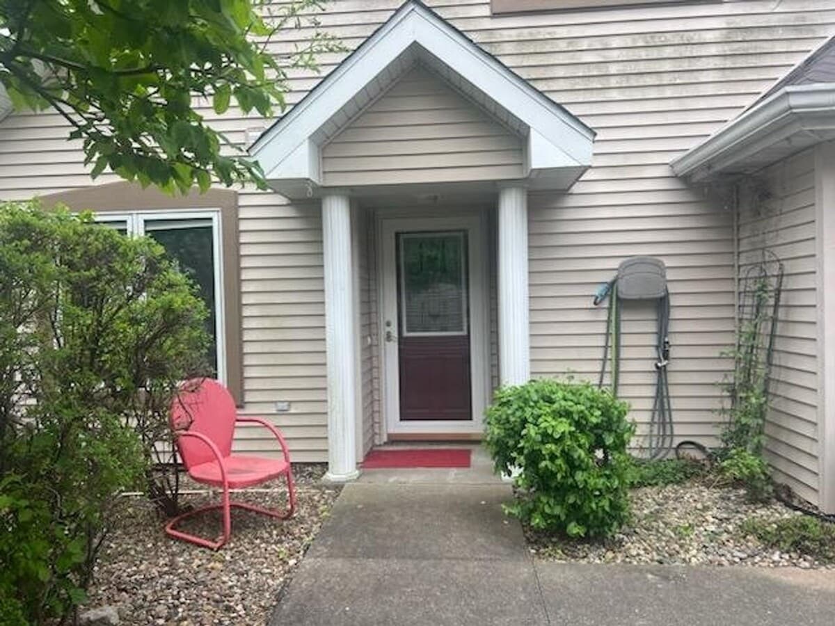 Photo - Rent - $2200 - 2 bed Condo in Bos Landen