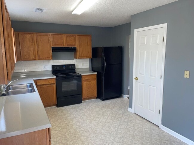 Photo - Move In Special On Beautiful 3 Bedroom Home!