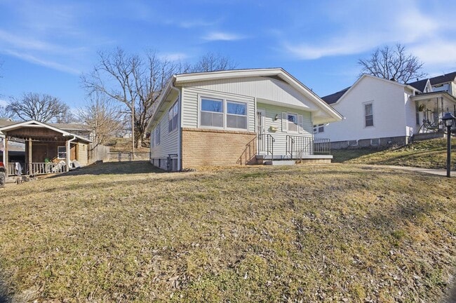 Photo - Spacious 3-Bed Home with Finished Basement and Extra Room