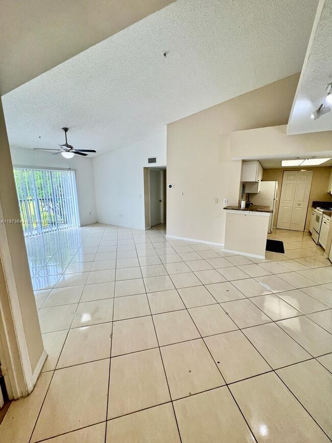 Photo - 400 Crestwood Ct N Unit 407