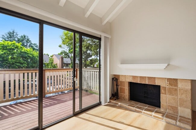 Photo - 523 Woodside Oaks Unit 2