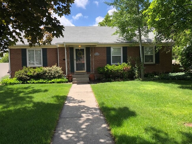 Building Photo - 1228 E Lorraine Dr