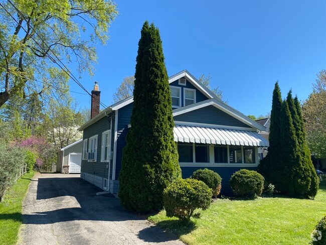 Building Photo - 344 Fairport Rd Rental