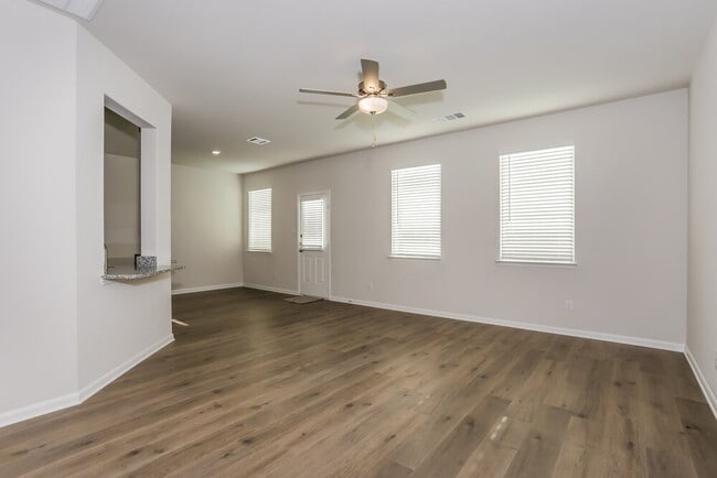 Photo - 1447 Reiner Dr