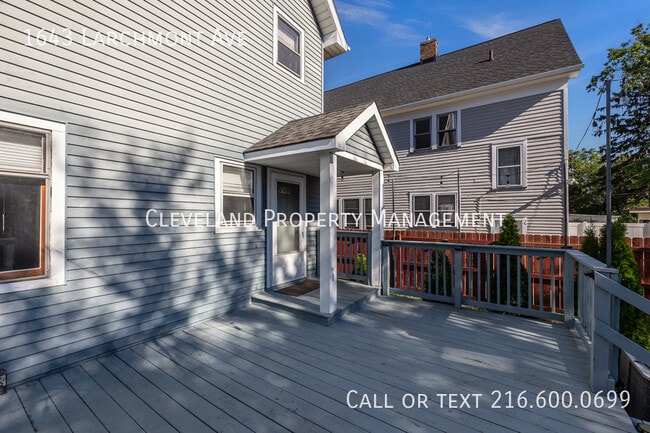 Photo - 1643 Larchmont Ave