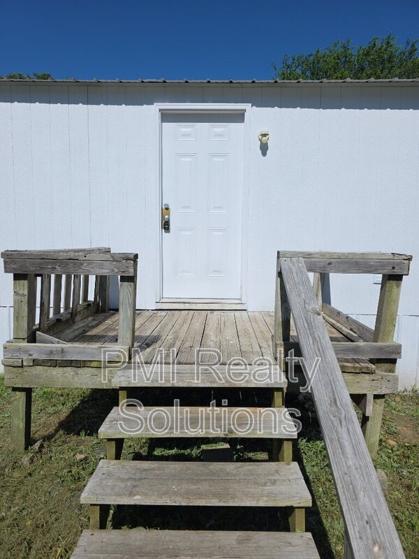Photo - 305 W Dixieland Ave