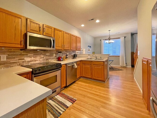 Photo - Spacious End Unit Townhome with Fireplace and Vaulted Ceilings is Pet Friendly!