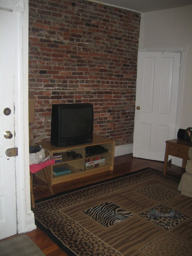 Photo - 745 S 4th St Unidad 2nd flr -HEAT INCLUDED