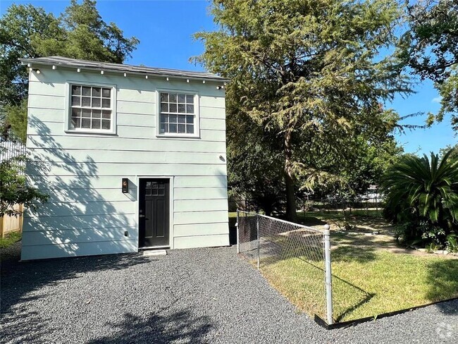 Building Photo - 607 Westford St Rental