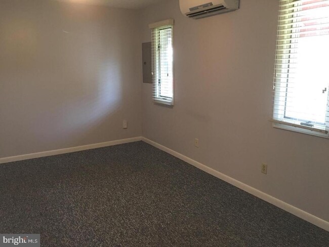 Photo - 17 Cambridge Ln